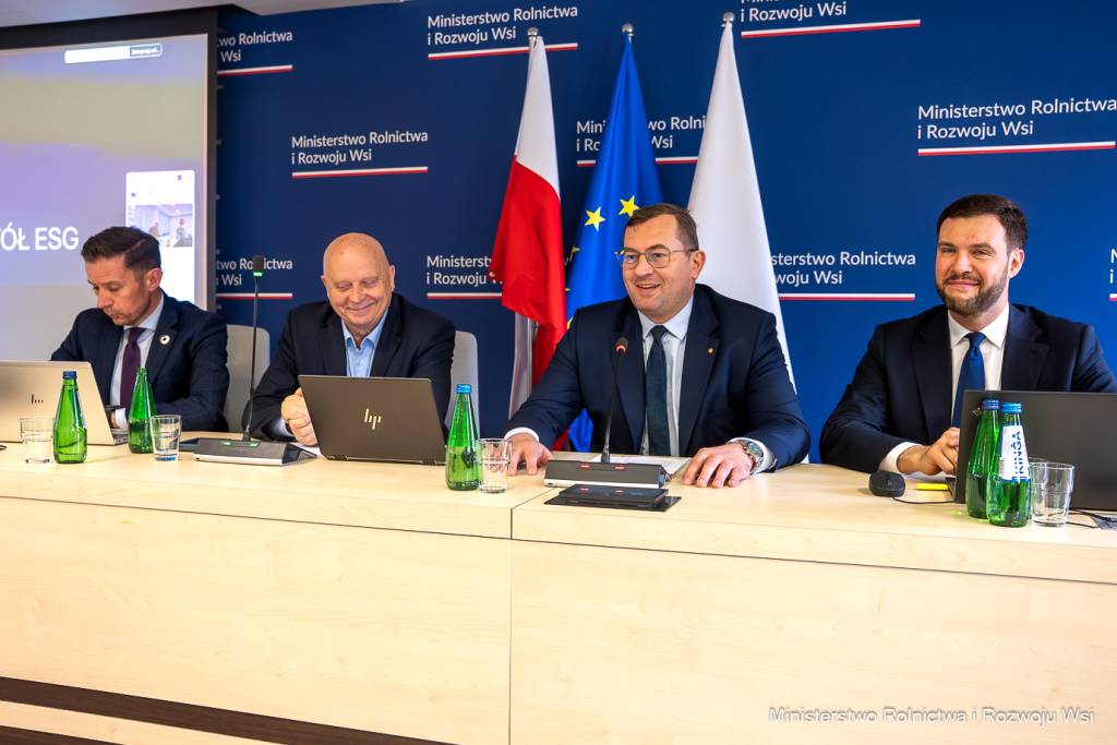Minister Stefan Krajewski podczas Okrągłego Stołu ESG (fot. MRiRW)