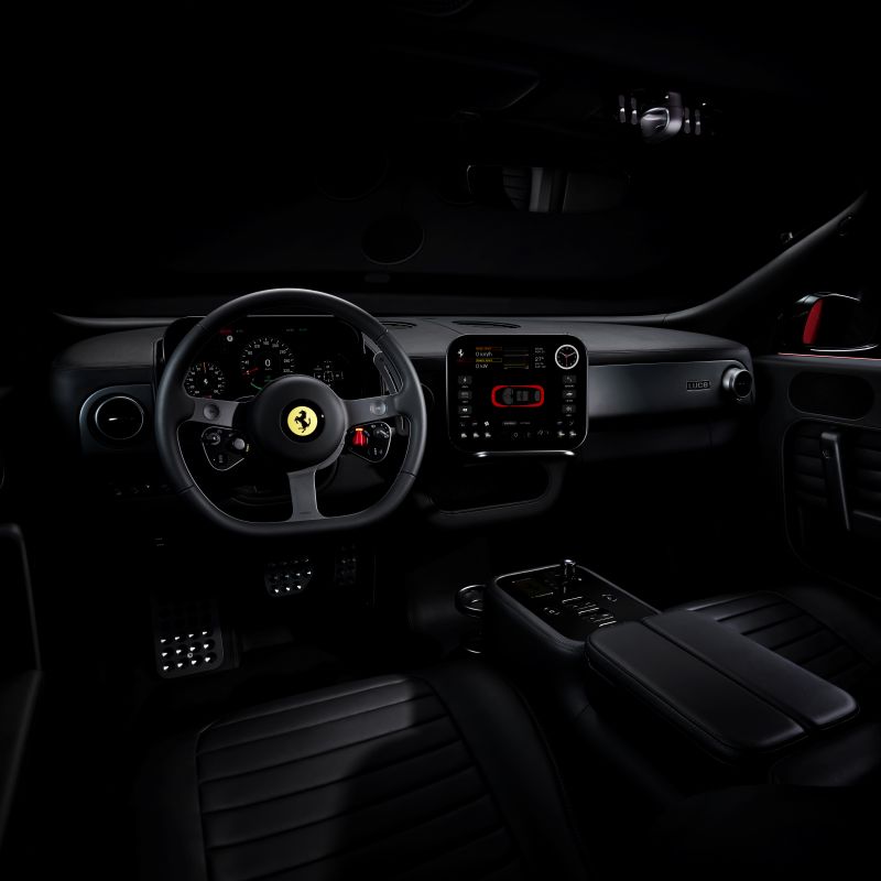 Ferrari Luce - wnętrze, fot. ferrari.com