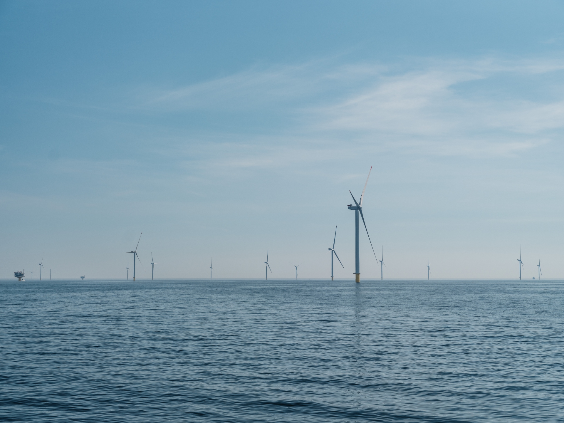 50 turbin już stoi na Bałtyku. Polska uruchamia pierwszą farmę wiatrową offshore
