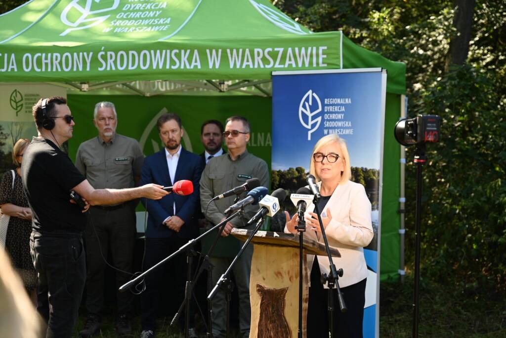 Ministra klimatu i środowiska Paulina Hennig-Kloska podczas konferencji prasowej dotyczącej ustanowienia 200. nowego rezerwatu przyrody od 2024 roku
